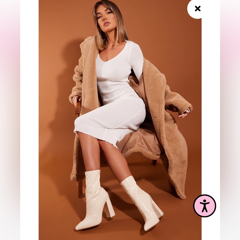 Pretty Little Thing Cream V-Neck Knit Midi Dress